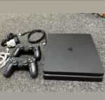 PlayStation 4 Slim + pack de jeux FC26 - venant très propre garantie 6 mois – Image 2